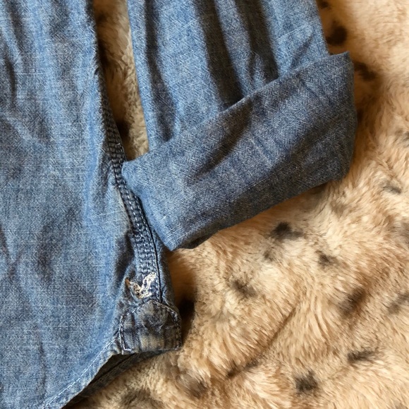 🍁American Eagle Button-up blue jean blouse🍁 - Picture 2 of 5
